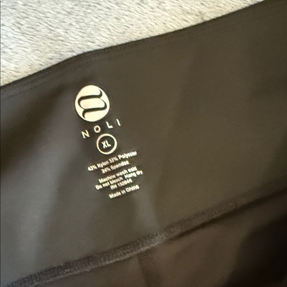 Noli Black and White Leggings - Picture 3 of 4